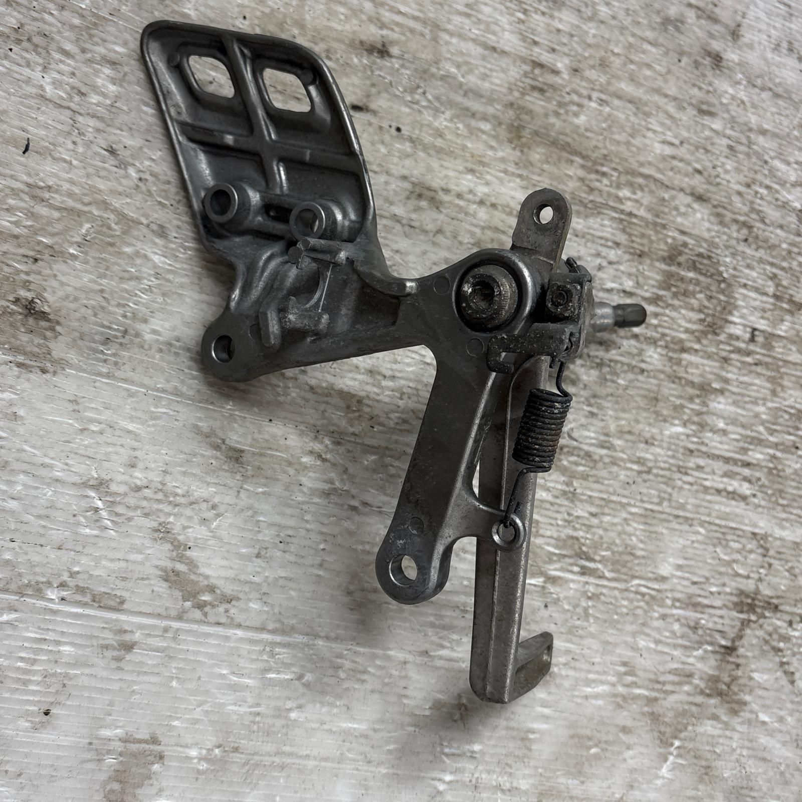 SUZUKI バンディット250 GJ77A ステップ ASSY 右 スズキ