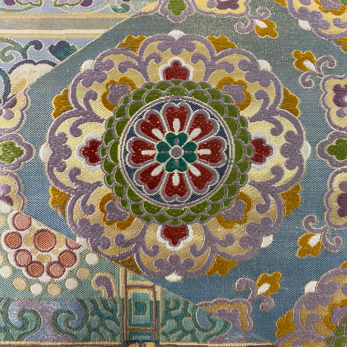 袋帯 美品 秀品 華文 草花 刺繍 箔 薄緑 六通 正絹 【中古