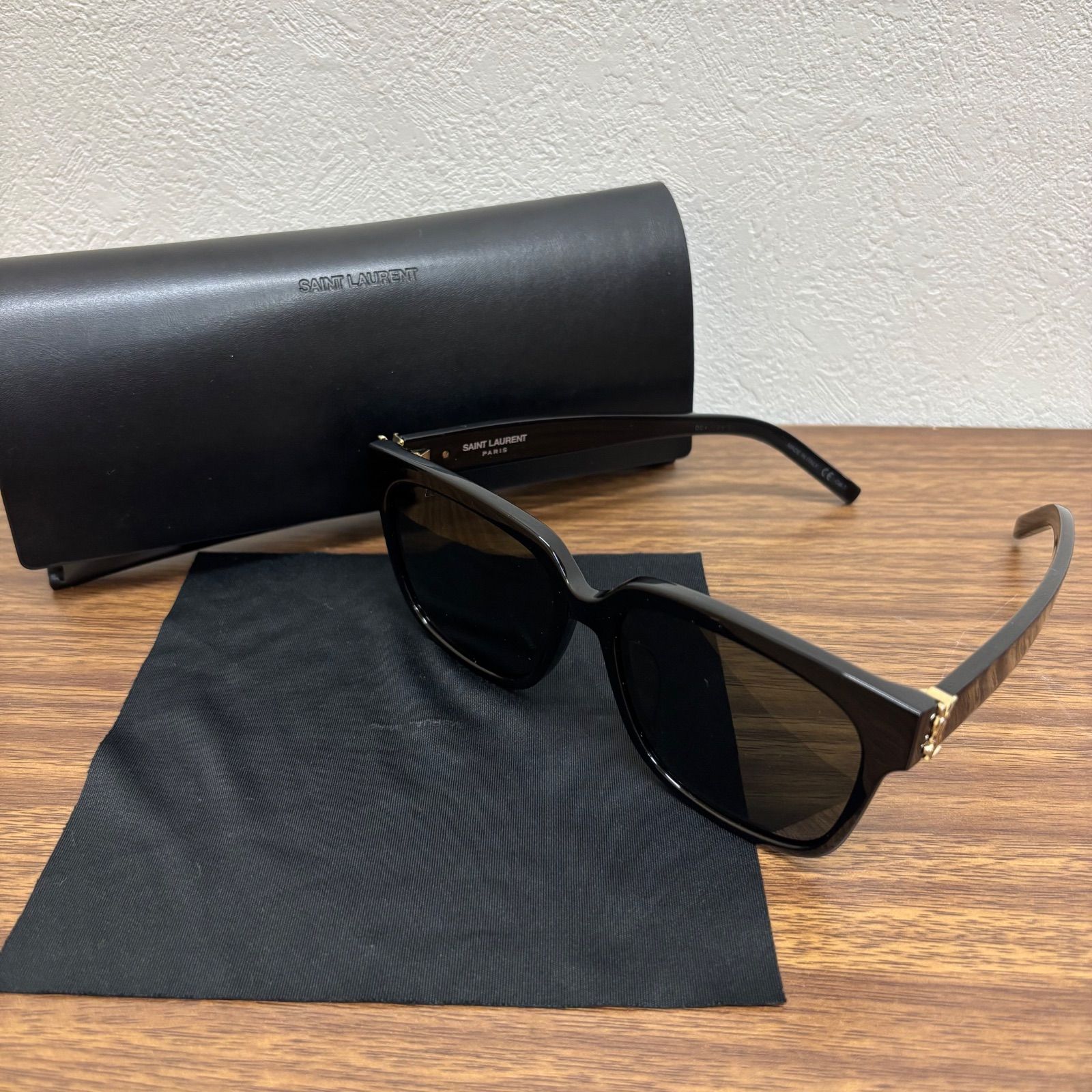 SAINT LAURENT（サンローラン）ブラック サングラス ケース付き 【公式