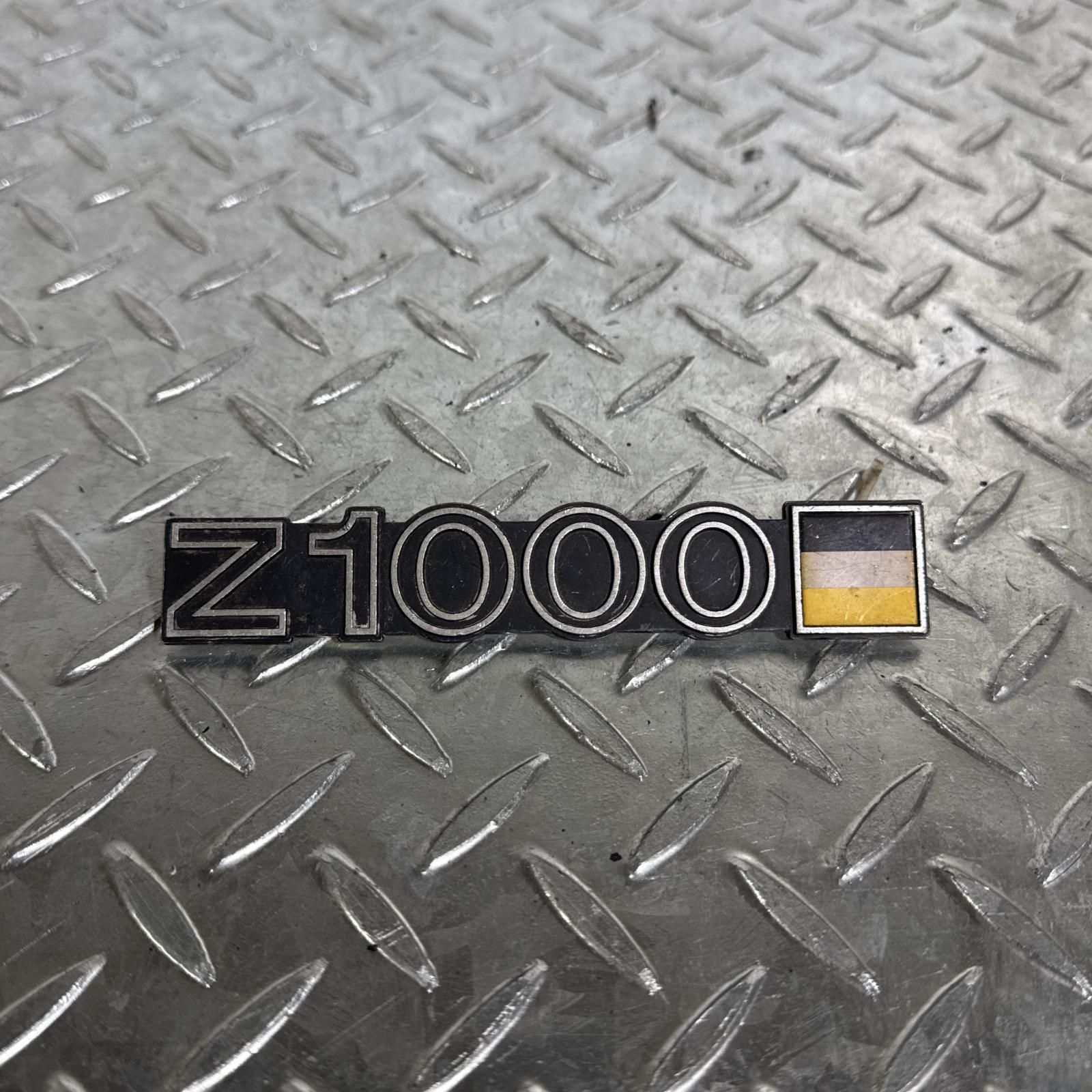 KAWASAKI Z1000J サイドカバーエンブレム 片側 カワサキ - メルカリ