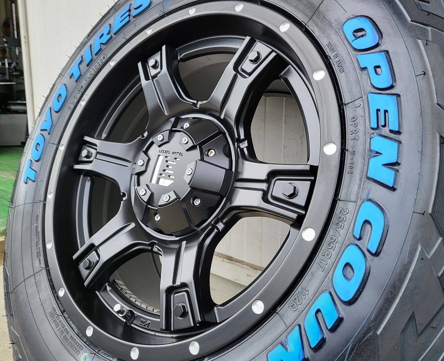 夏用 タイヤホイール ラングラー JL JK タイヤホイール セ4本セット ノーマル車高装着可能！TOYO トーヨー OPENCOUNTYR RT  17インチ 285/70R17 OutLaw サマータイヤ 夏タイヤ 1台分 - メルカリ