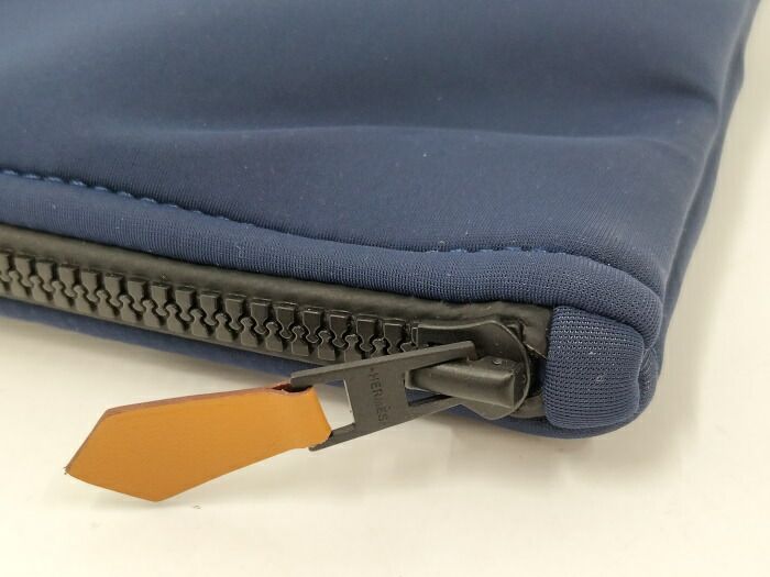 良品　miu miu ミュウミュウ フリルレザー ビッグクラッチバッグ 良品 miu miu ミュウミュウ フリルレザー ビッグクラッチバッグ miu