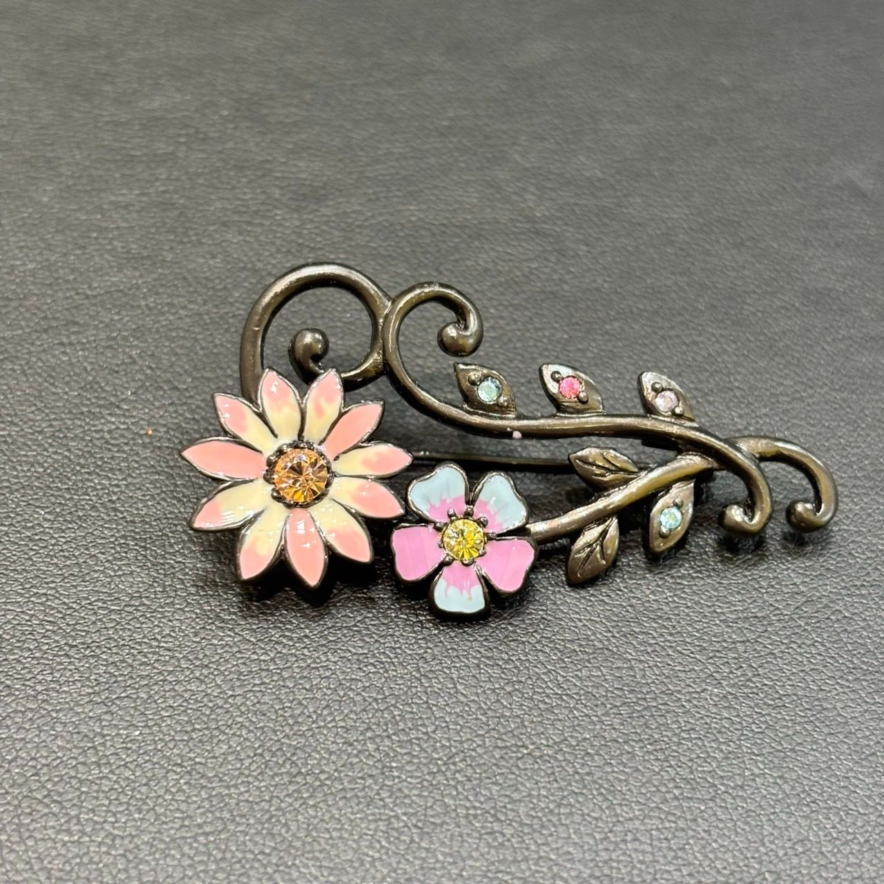 ANNA SUI アナスイ ブローチ 薔薇 バラ ピンク ビジュー