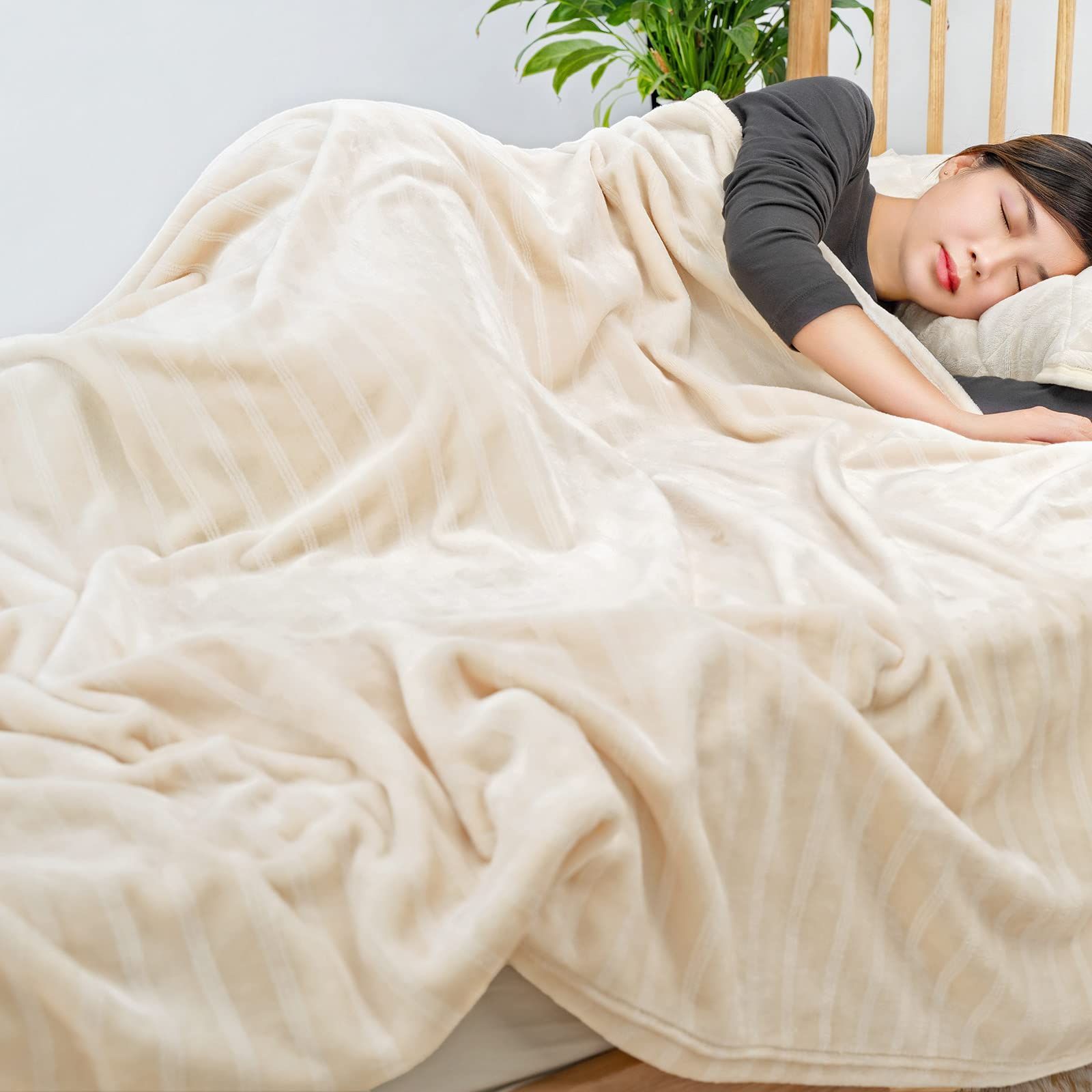 【新着商品】発熱 吸湿 抗菌 ふわふわ あったか おしゃれ 防臭 軽い 暖かい 静電気防止 掛け毛布 フランネル 高密度 とろける マイクロファイバー 軽量 フリース ブランケット 140×200cm 冬 ぶ
