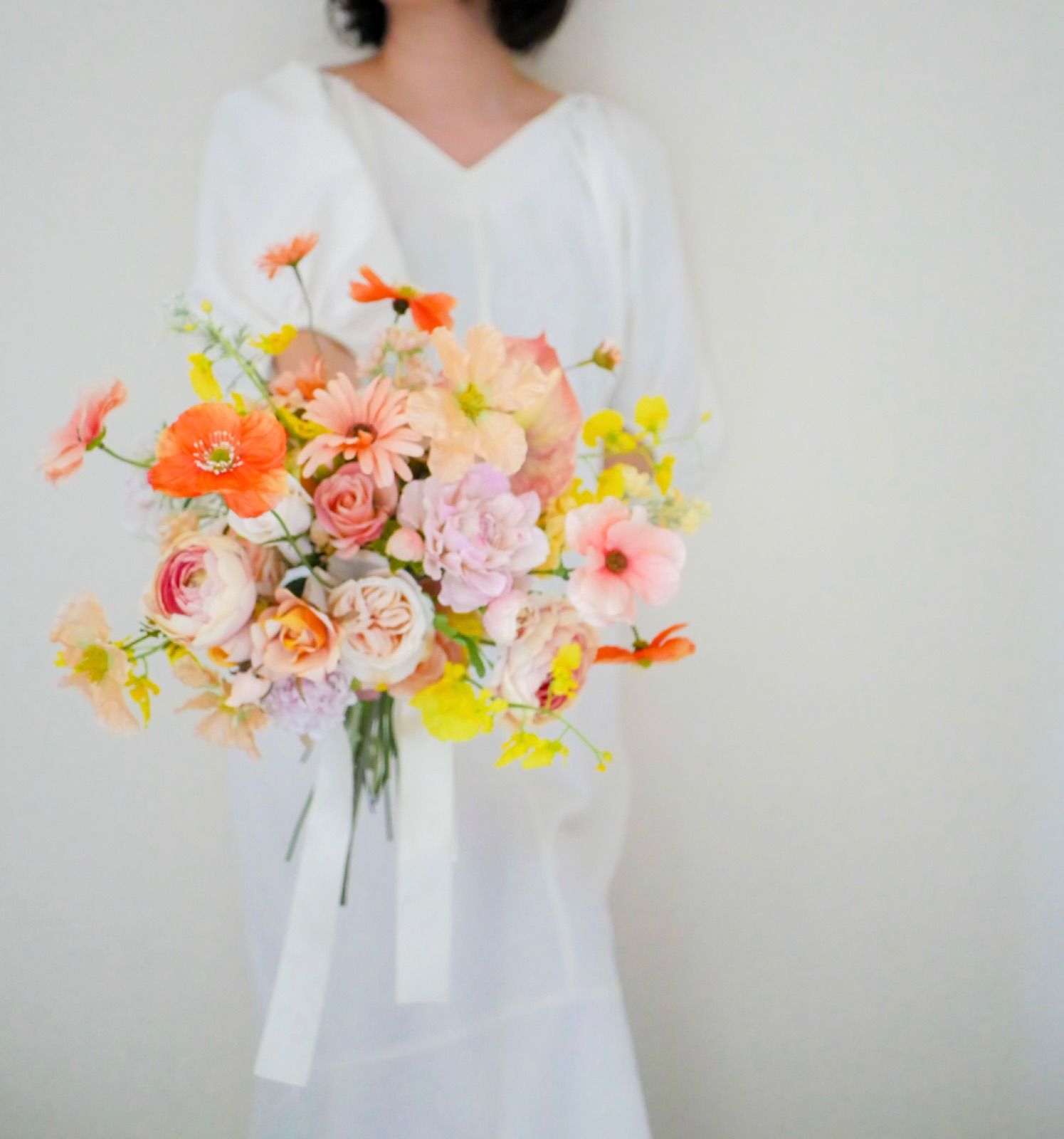 上品でナチュラルな小花たちのブーケ　ウェディングブーケ　韓国風ブーケ　前撮り 韓国ブーケ ウェディングブーケ 結婚式 前撮り - メルカリ