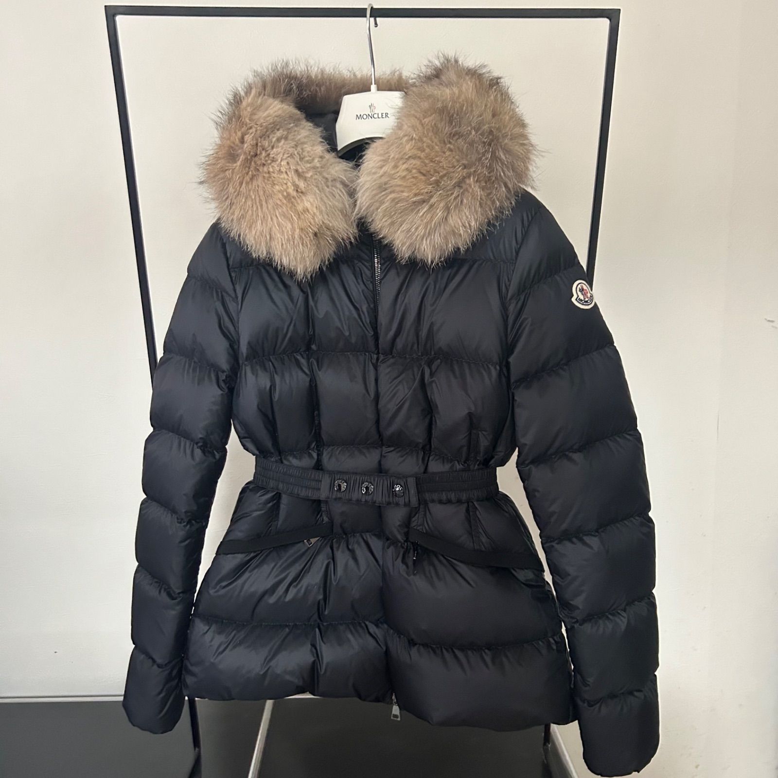 【値下げ】MONCLER ブラック ダウンジャケット リアルフォックス　BOED 直営店買付 MONCLER Boed モンクレールショートダウンジャケット