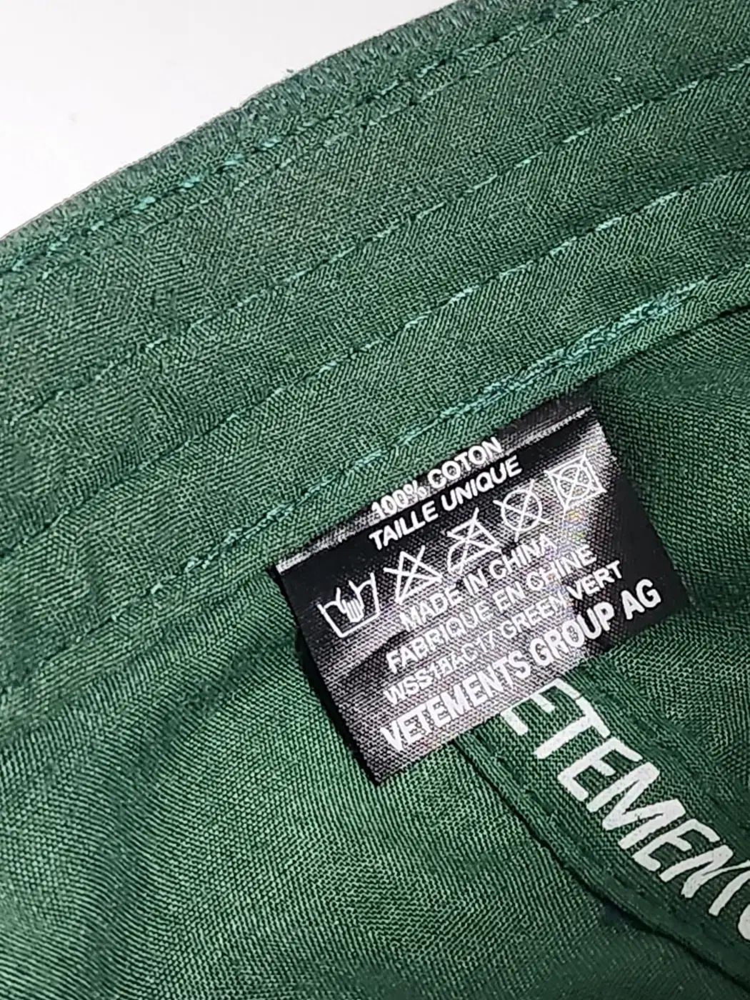 OS VETEMENTS(ヴェトモン) グリーン ロゴ 刺繍 ボールキャップ