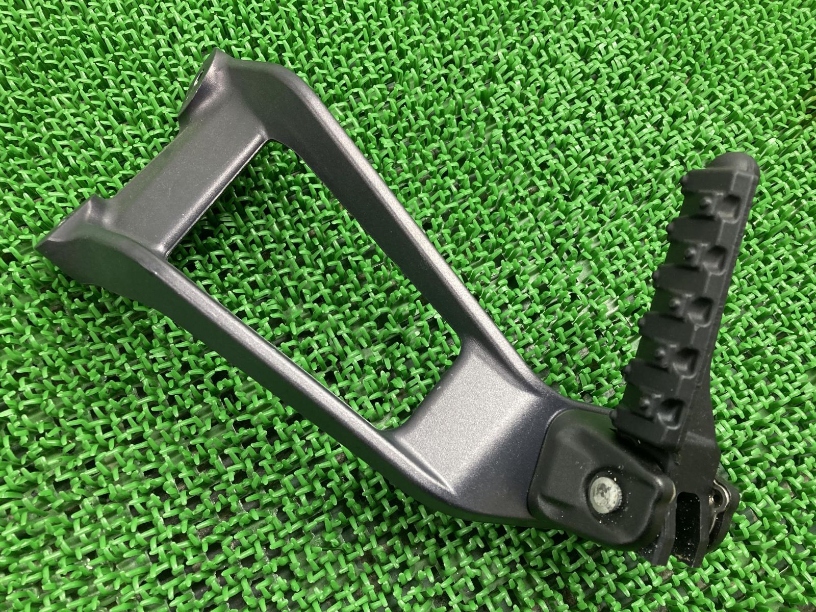 1290スーパーデューク タンデムステップ 左 613.03.048.000 KTM 純正 中古 1290SuperDuke コンディション良好 曲がり無し 品薄