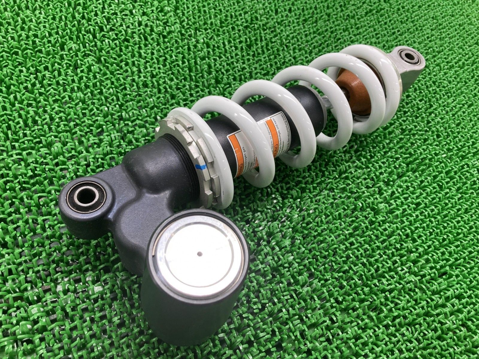 GSX-R1000 リアサスペンション JS1CY111100106*** スズキ 純正 リアショック K9 L0 L1 GT78A コンディション良好 【中古】 14 GSX-R1000 リアサスペンション JS1CY111100106*** スズキ 純正 バイク