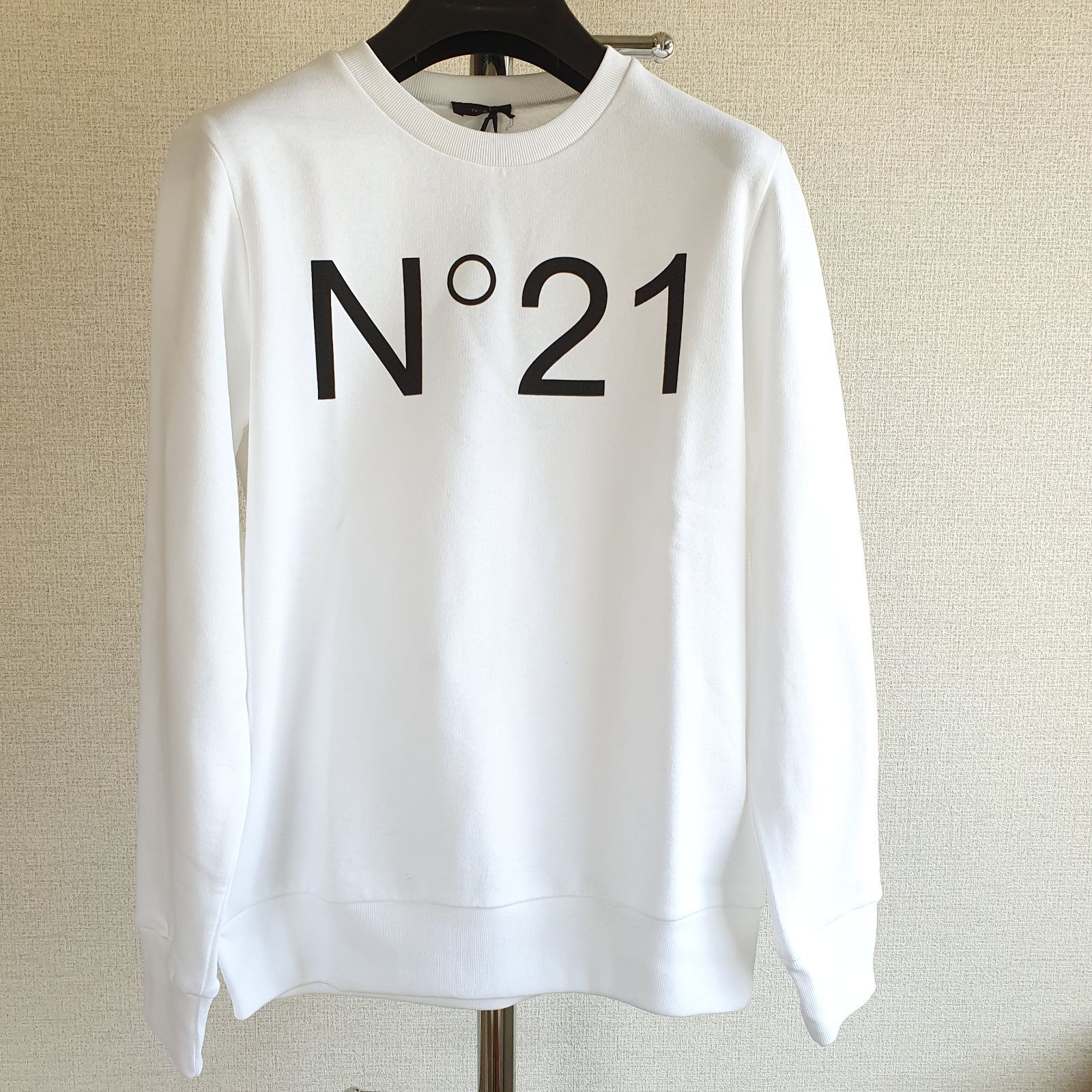 新品・未使用】N°21 KIDS ロゴスウェットシャツ white N21588N0154