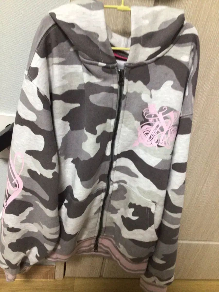 デサント 迷彩柄 スキーウェア 上下セット 110 デサント 迷彩柄 スキーウェア 上下セット 110 DESCENTE 子ども用