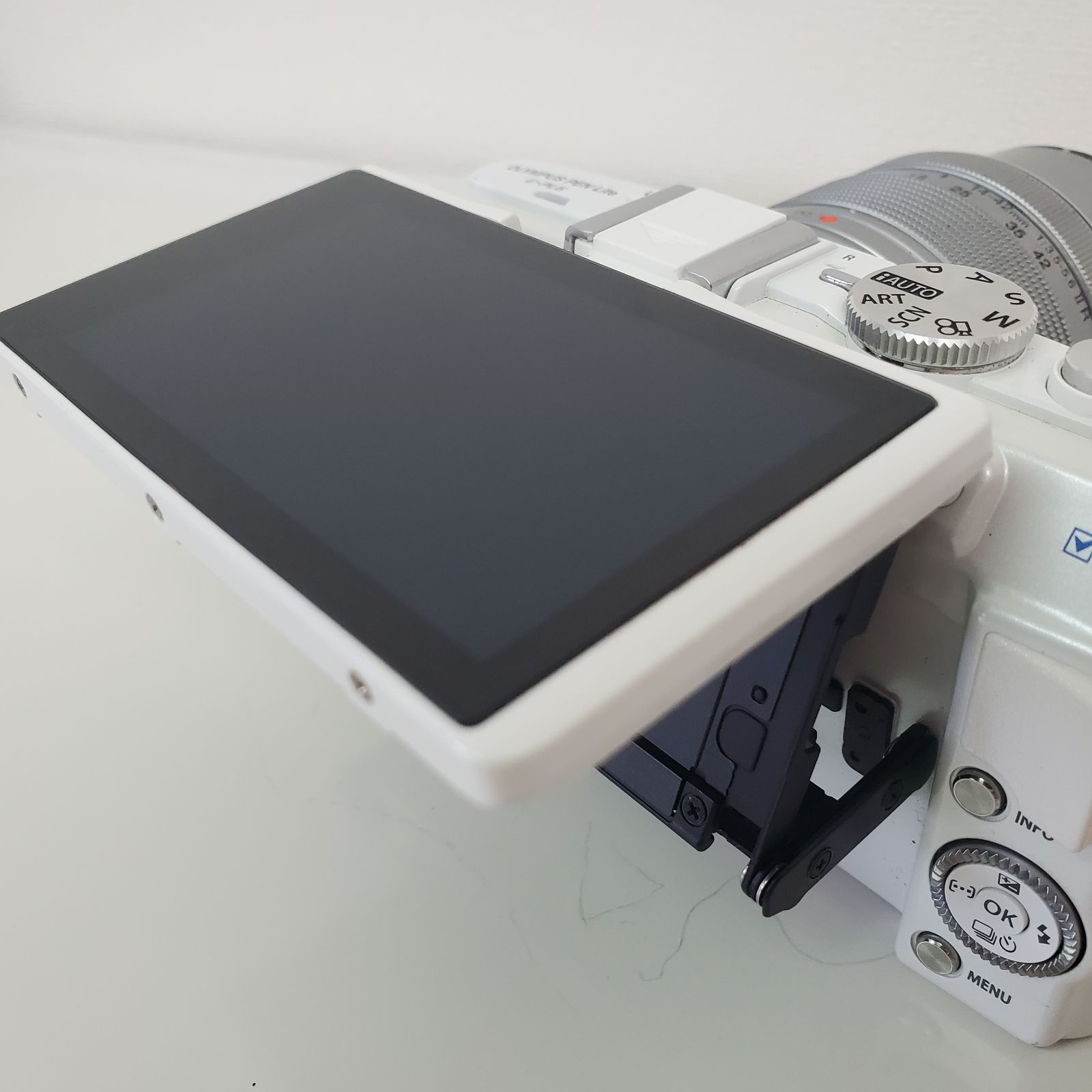 一点難あり オリンパス OLYMPUS PEN Lite E-PL6 ホワイト 白