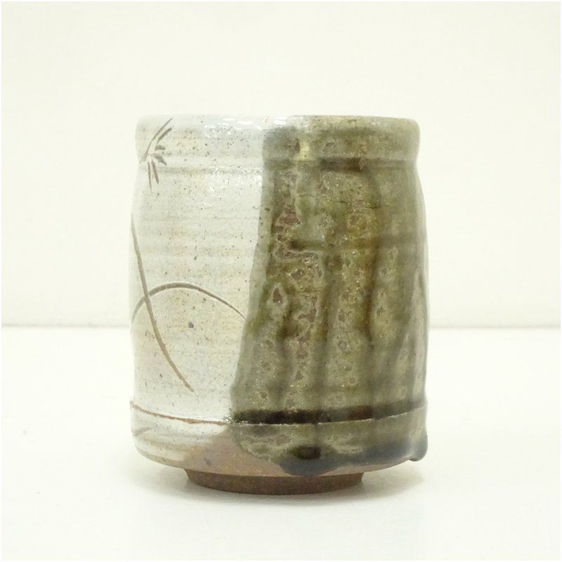 唐津焼 十三代 中里太郎右衛門窯造 織部唐津湯呑（共箱） 湯飲み