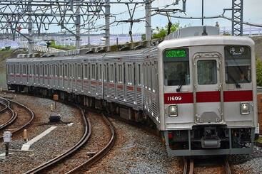 東武10000型リニューアル車（東武スカイツリーライン 11607編成