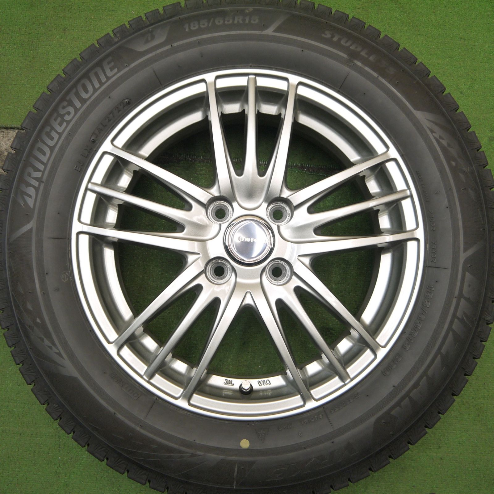 バリ溝！22年！キレイ！8.5分☆スタッドレス 185/65R15 ブリヂストン 
