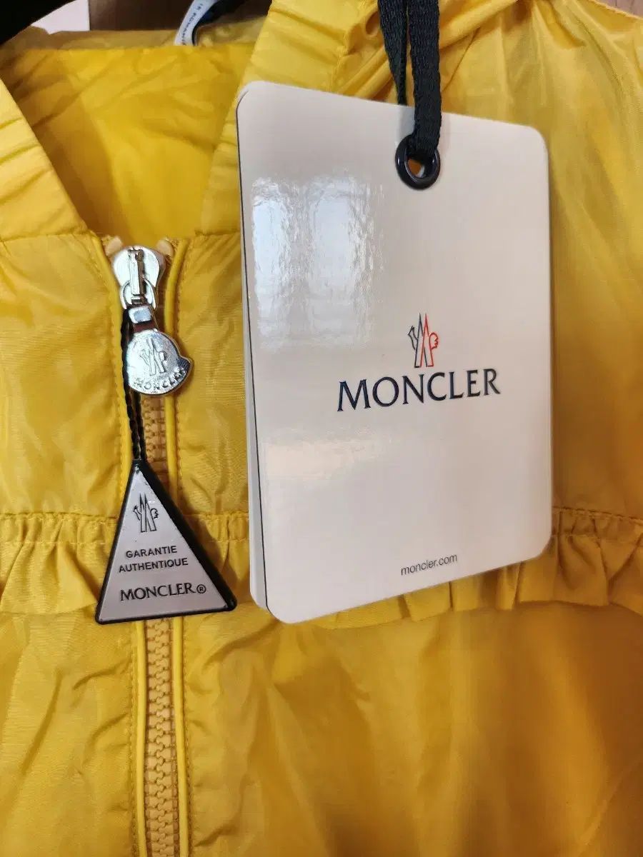 モンクレール キッズ ウィンドブレーカー Prague Hooded Jacket 12歳