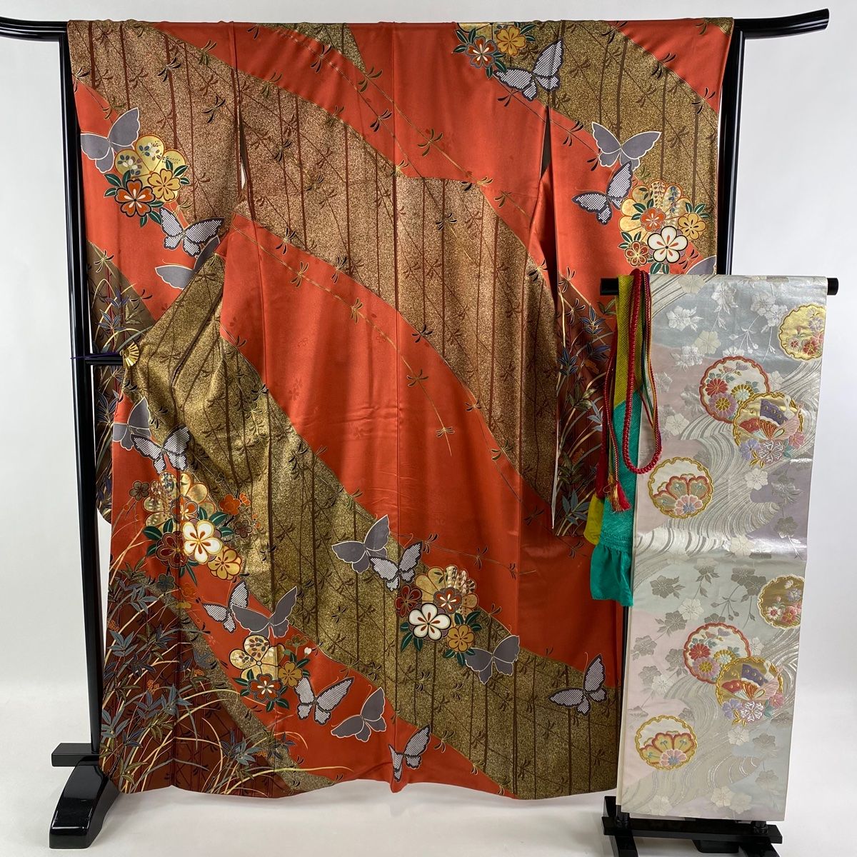 売上格安 振袖 美品 秀品 袋帯フルセット 梅 蝶 金糸 金彩 茜色 袷