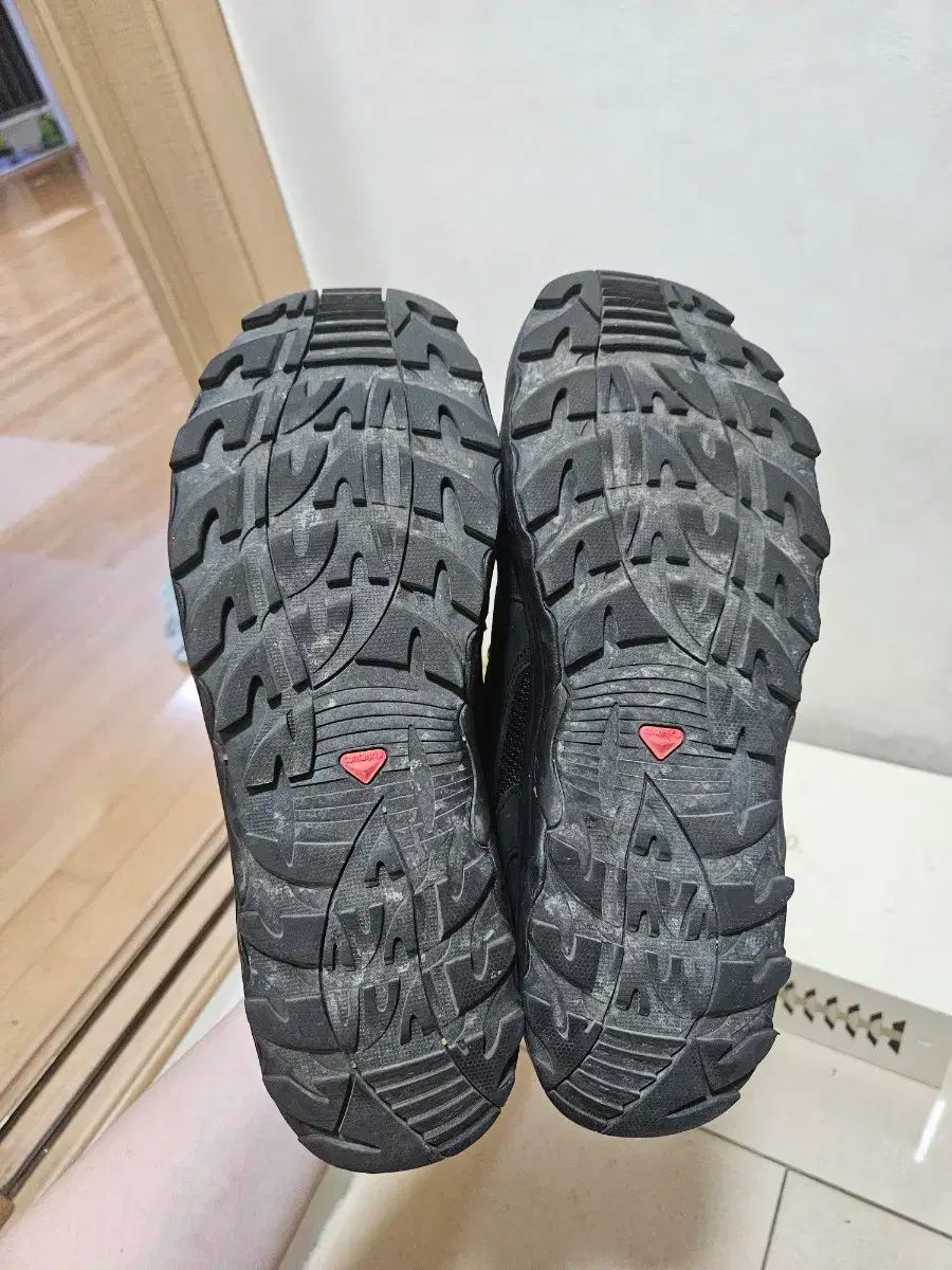 躍動感のある SALOMON サロモン スニーカーズ 黒 280