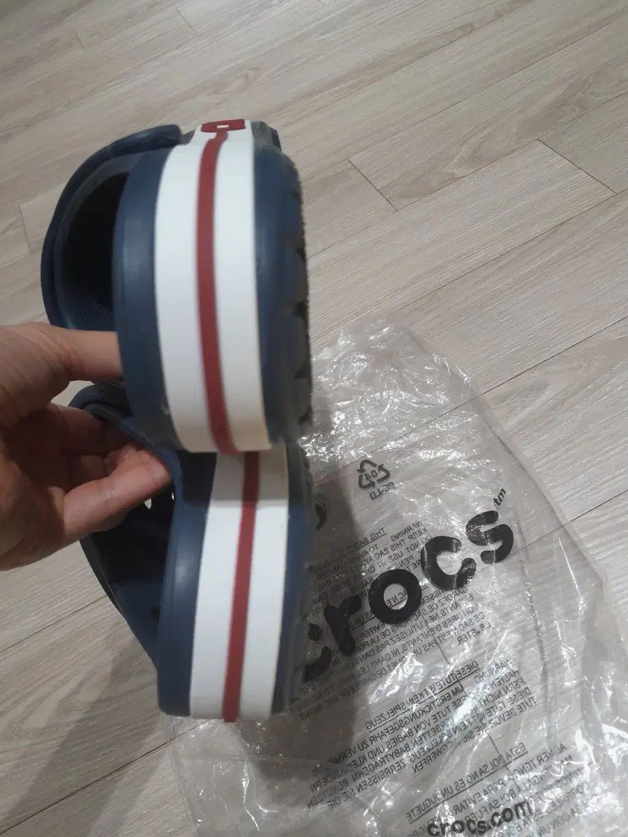 crocs