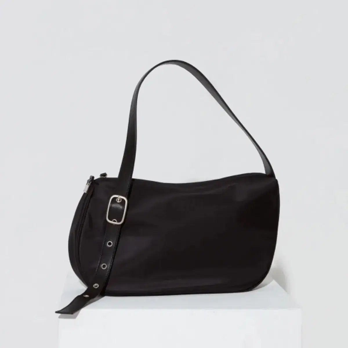 ロウタイド ベルト付きバッグ アイボリー