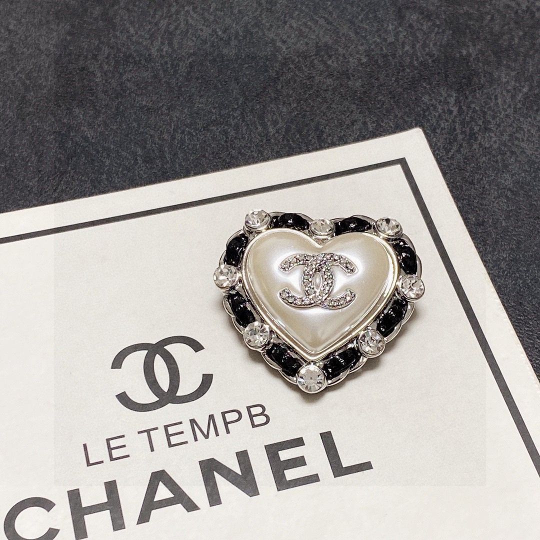 CHANEL シャネル ブローチ メタル、ストラス&コスチュームパール