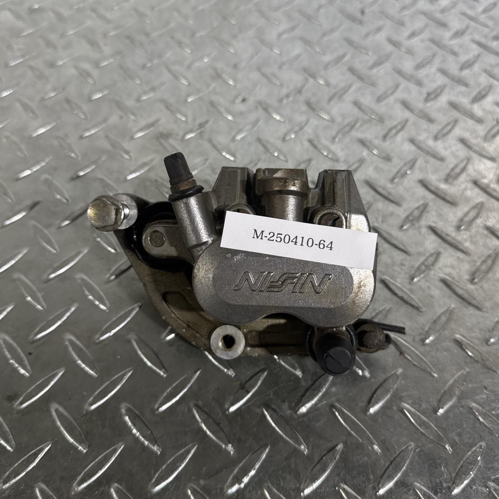 HONDA スティード600 フロントキャリパー ホンダ [M-250410-64] HONDA スティード600 フロントキャリパー ホンダ [M-250410-64] 【公式