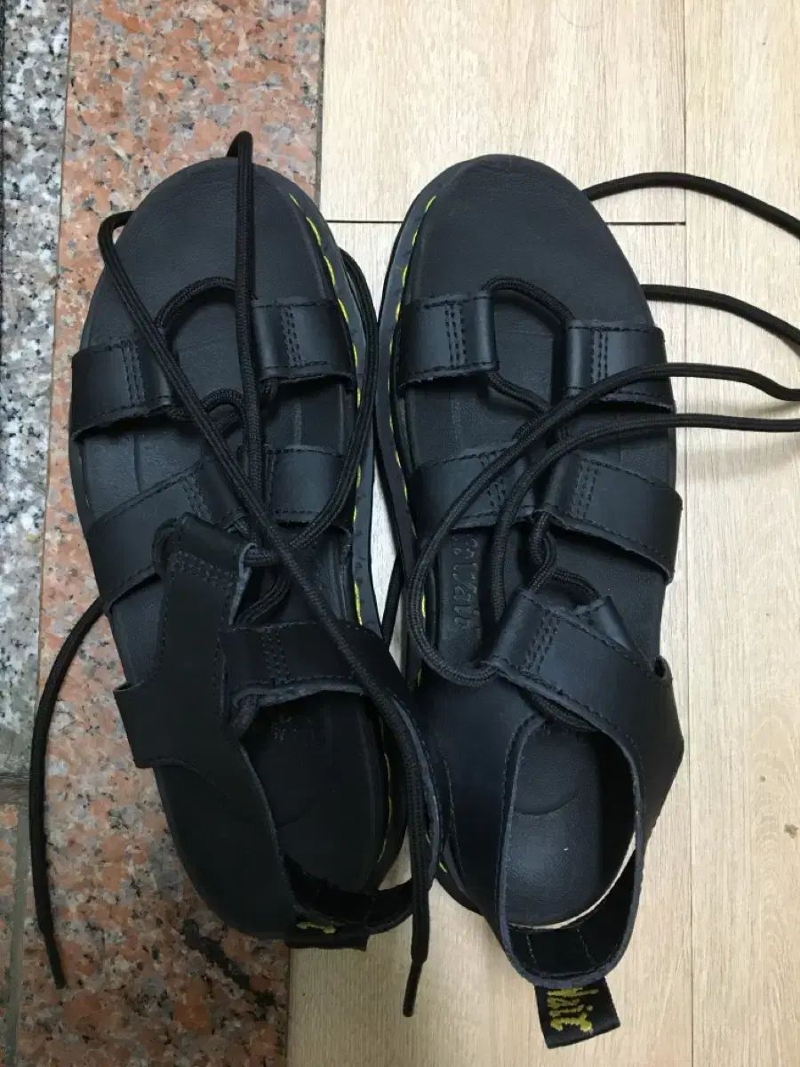 DR. MARTENS ドクターマーチン ナルティラ 240