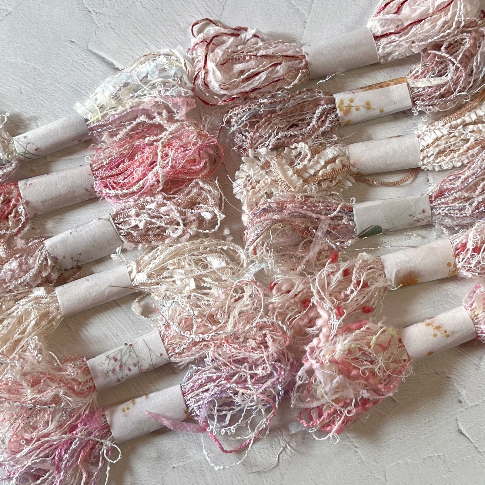 NO. R-13】在庫限り 手染め引き揃え糸 1mリボン巻き ×12束毛糸 素材糸