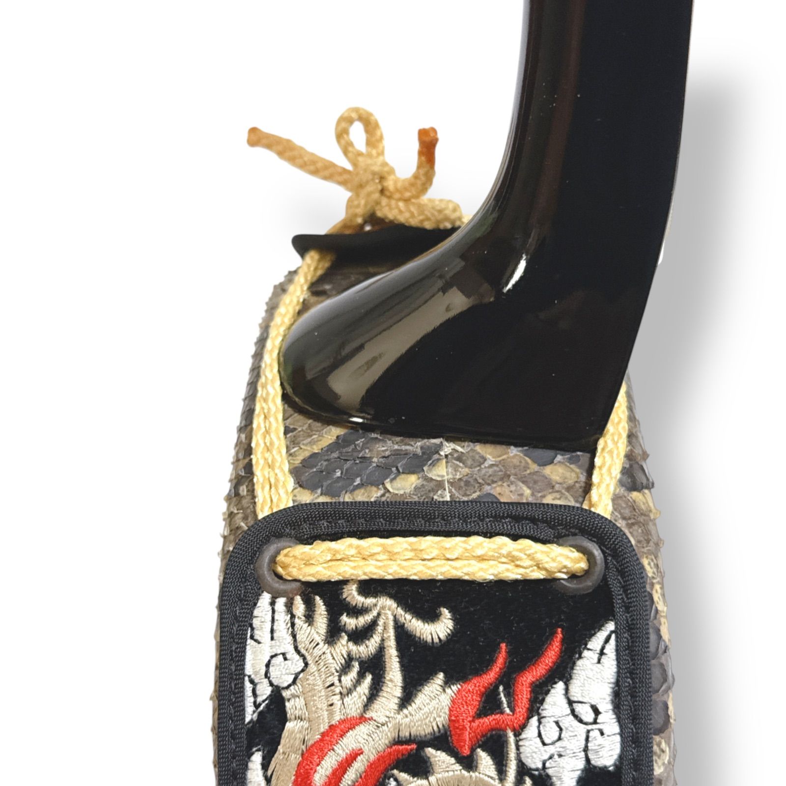 沖縄三線 真壁型 蛇皮 ハードケース付 - メルカリ