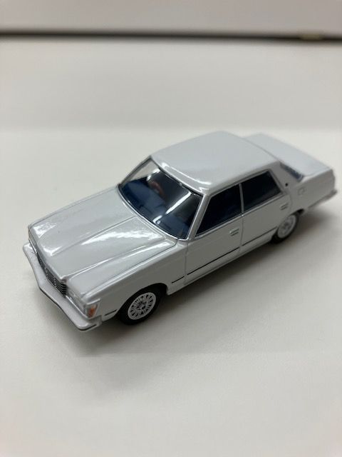 トミカ リミテッドヴィンテージネオ トヨタ クラウン 4ドア