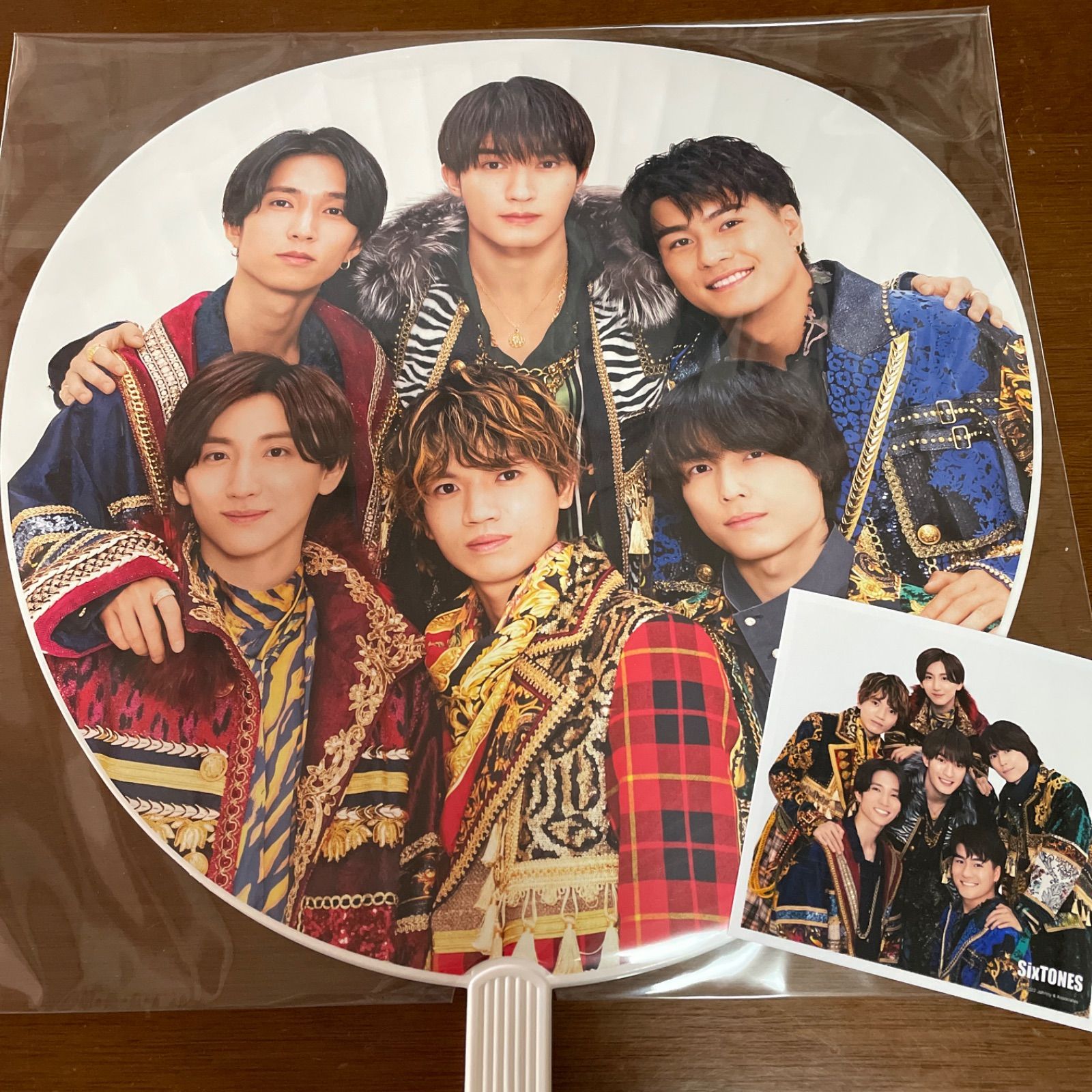 カウコン うちわ SixTONES 2022-2023、ミニフォト - メルカリ カウコン うちわ