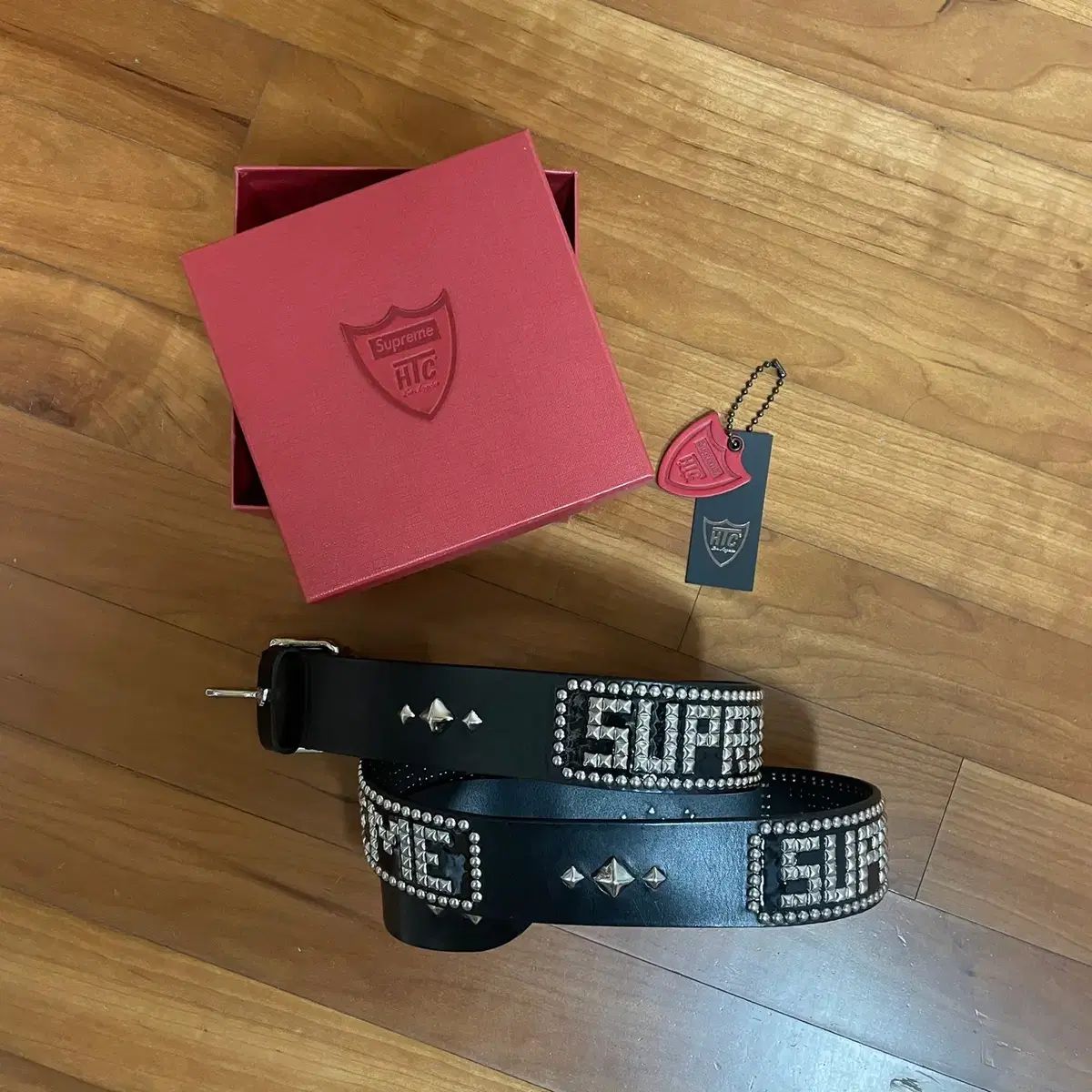 XL Supreme(シュプリーム) xHTC (ハリウッド 取引 会社