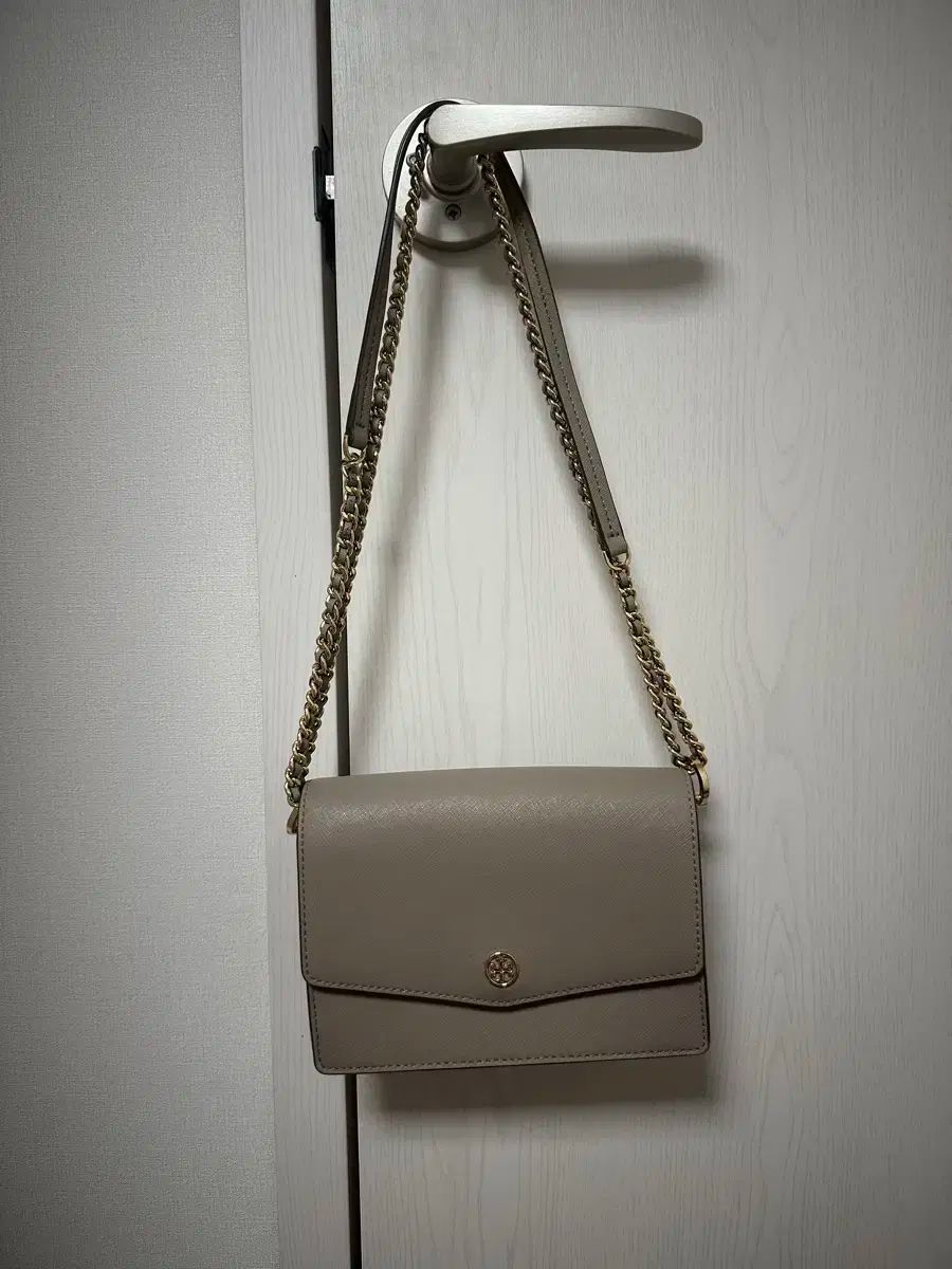 Tory Burch トリーバーチ カラス