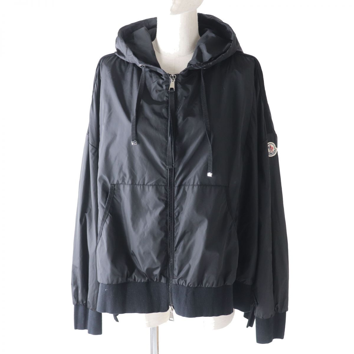 極美品☆正規品 MONCLER モンクレール COMTE ロゴワッペン 極美品☆正規品 MONCLER モンクレール COMTE ロゴワッペン