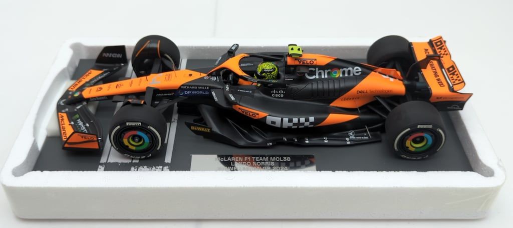 Paul sModelArt 1|18 MINICHAMPS 537 241904 McLAREN F1 TEAM MCL38 4 L.NORRIS WINNER MIAMI GP 2025