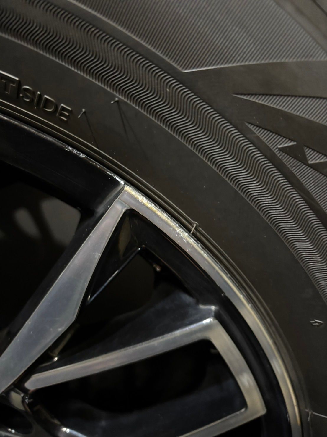 225|60R17 BRIDGESTONE|VRX3