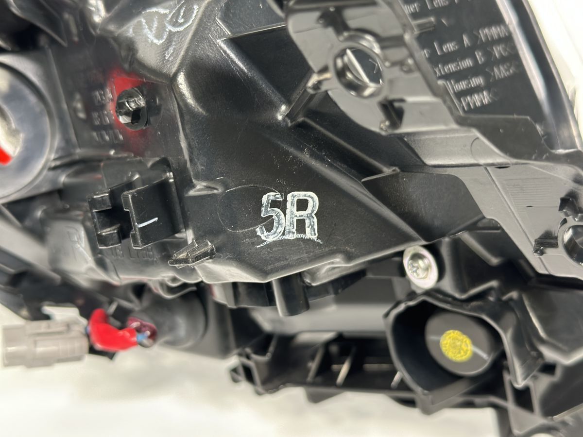 純正 右テールランプ