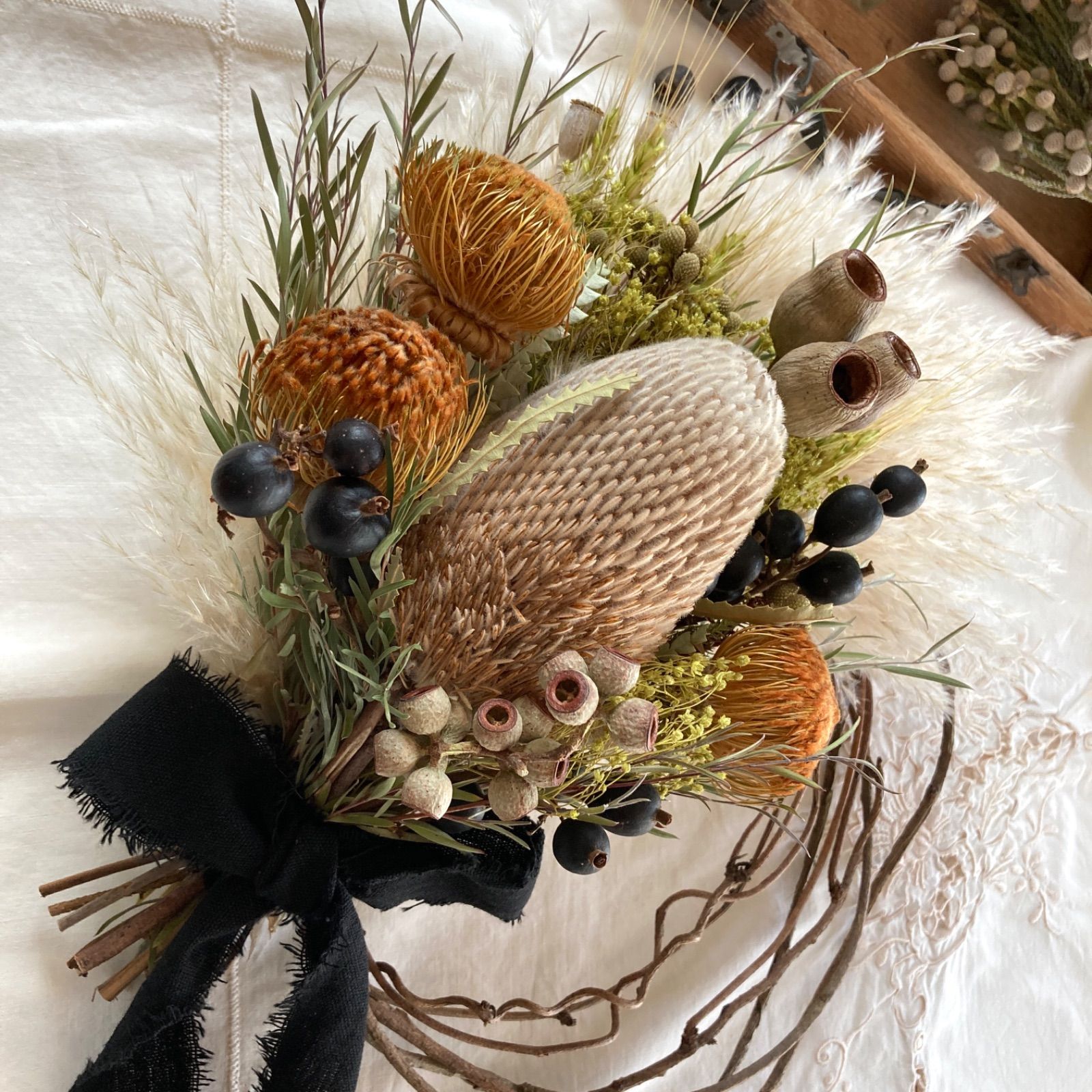 ネイティブフラワーとパンパスグラス　ふわふわナチュラルリース(32㎝) ネイティブフラワーとパンパスグラスふわふわナチュラルリース(32㎝)