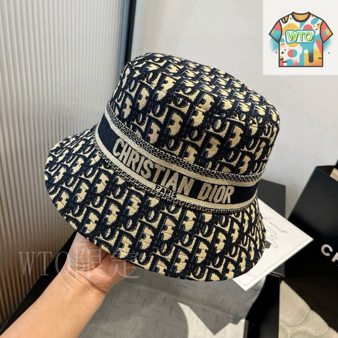 Dior☆バケットハット ロゴ 蝶モチーフ メタリック エレガント 情緒を感じるパステルカラー。ディオールのバケットハット