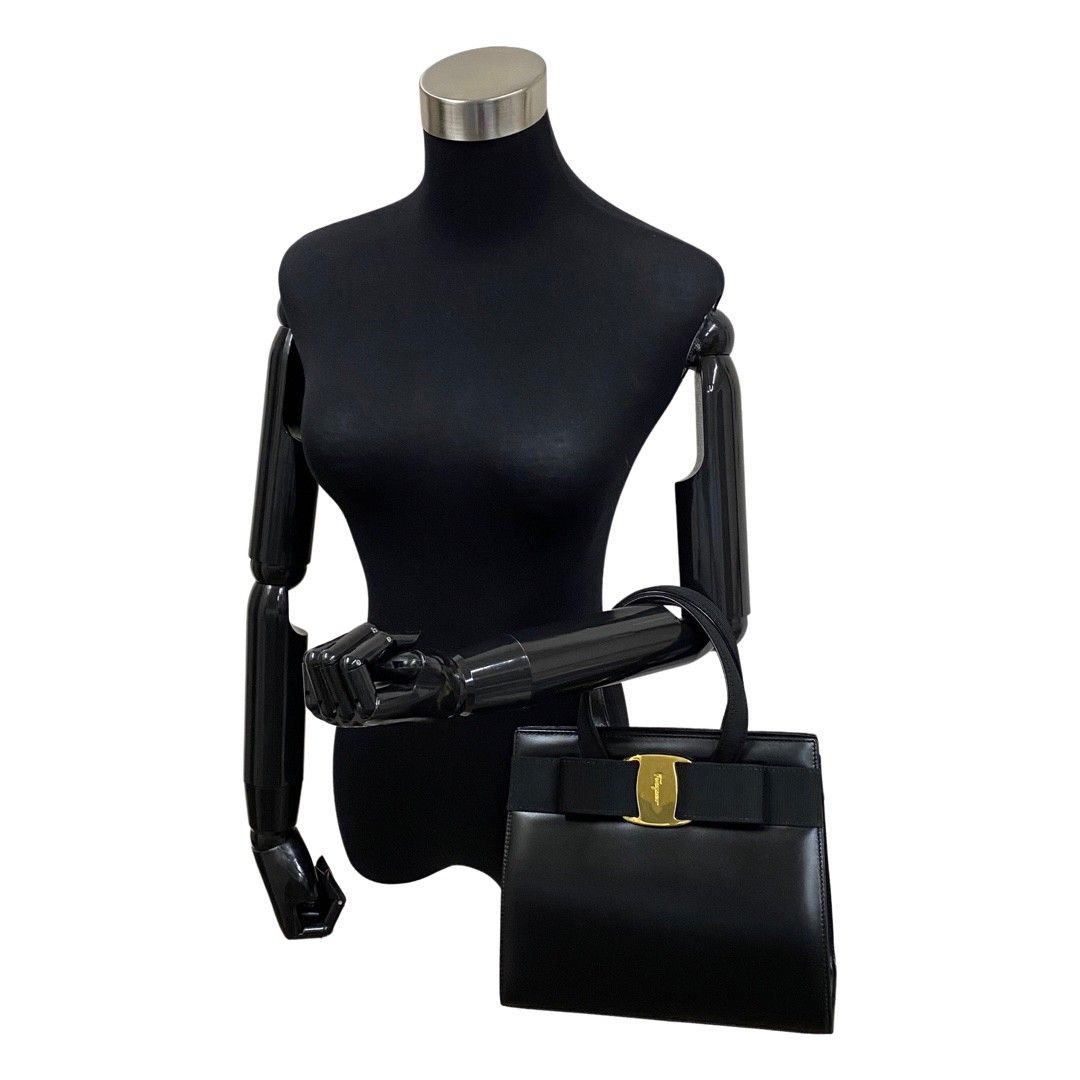 美品 サルヴァトーレフェラガモ ヴァラ リボン レザー 2WAY バッグ Salvatore Ferragamo - 本物 サルヴァトーレ フェラガモ