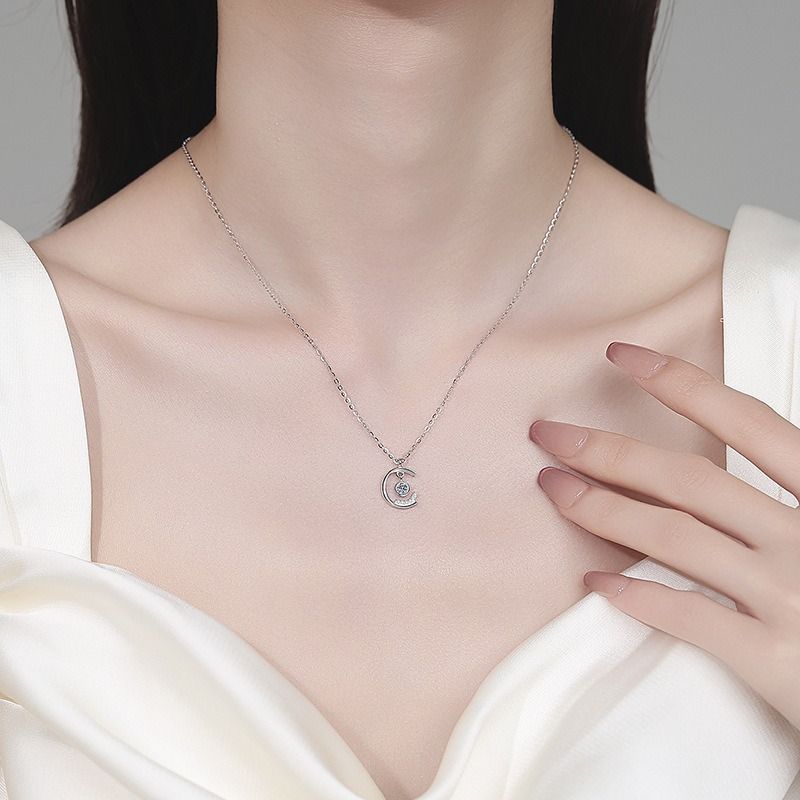 【鑑定書付・高級】モアサナイト0.1ct×シルバー925 クロスネックレス 鑑定書付・高級】モアサナイト0.1ct×シルバー925 クロス