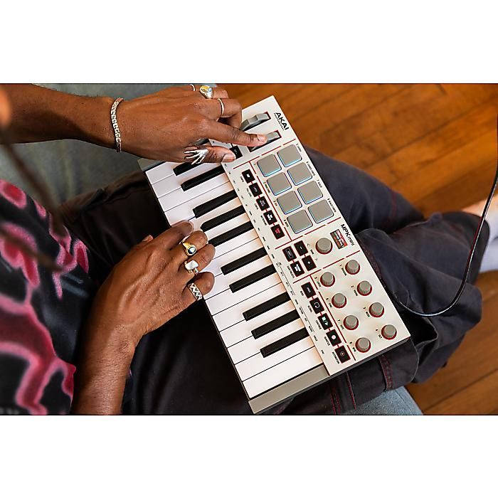 - MIDIキーボード