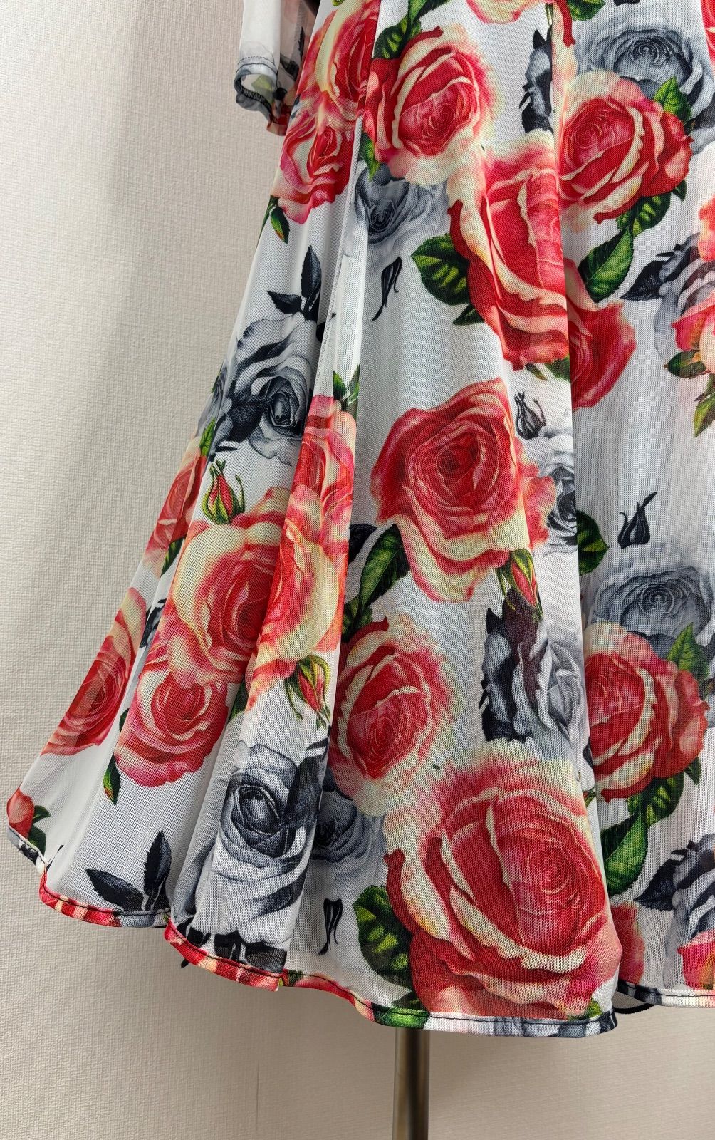 新品》社交ダンス 華やかバラ柄 ソフトメッシュ ハイネック