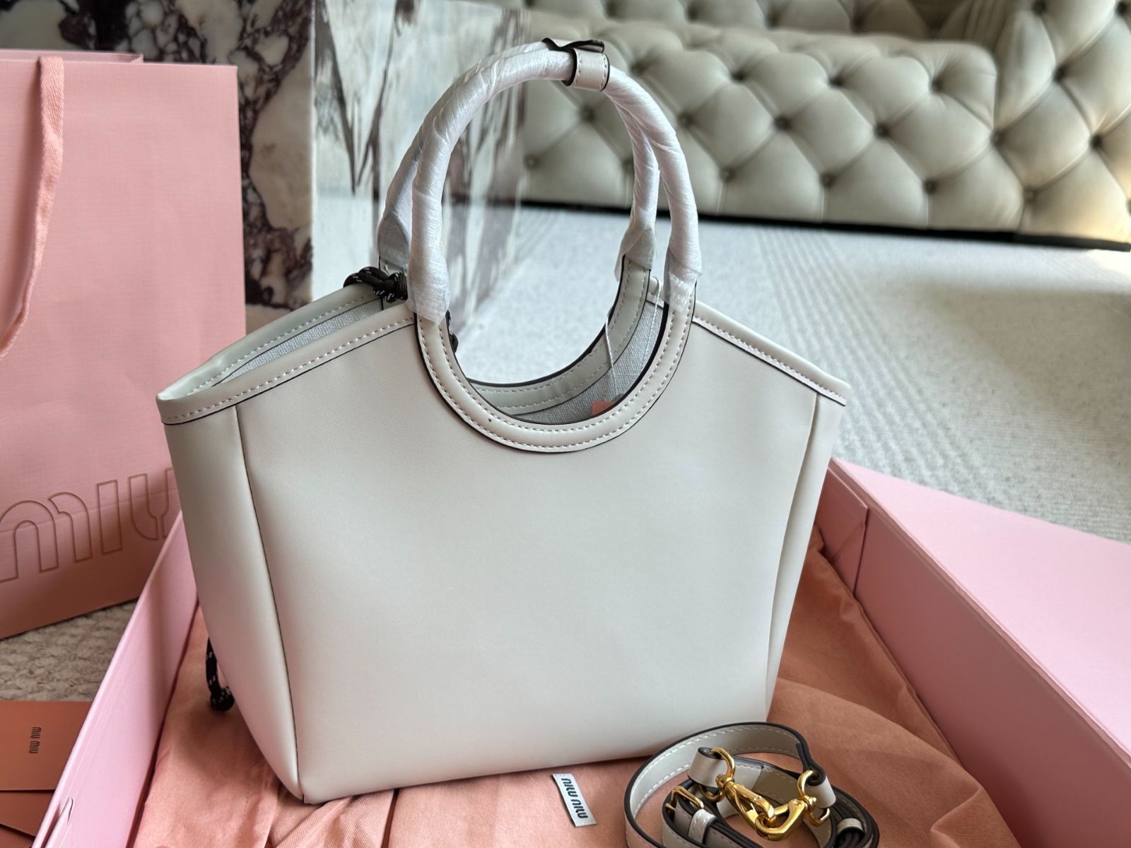 ぱ*イ様 MIU MIU ネイビー レザートートバッグ レディース】デザイナーズ レザー トートバッグ｜MIU MIU公式サイト