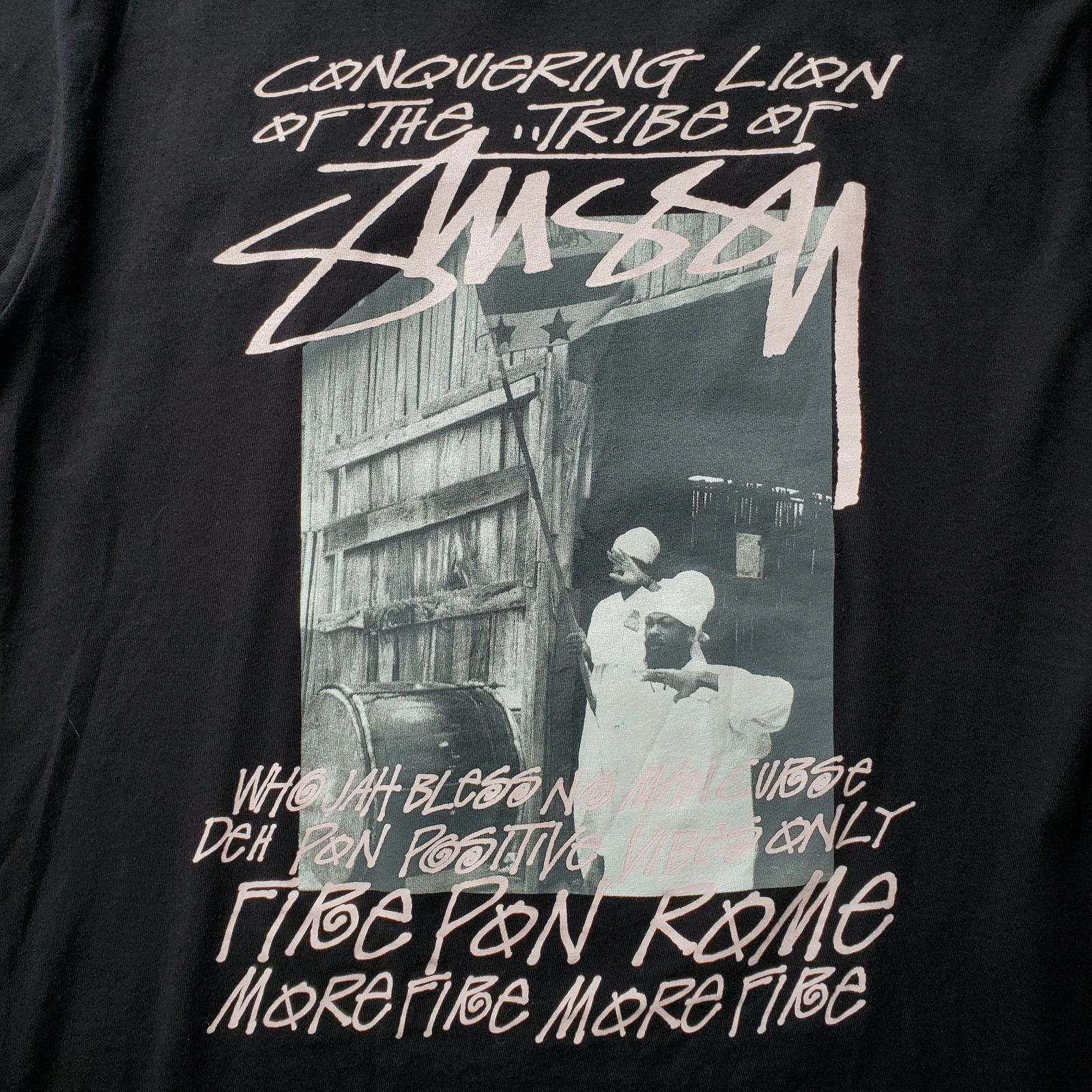 STUSSYステューシー□極美品 17年 Who Jah Bless No Man Curse tee 両面 フォトプリント 半袖Tシャツ M 黒  レゲエ ラスタ ライオン - メルカリ