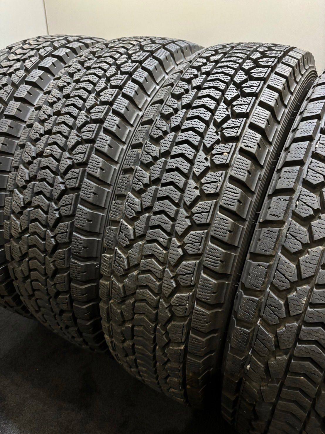 ランクル70用 235/80R16 ダンロップSJ-5 & ホイール ブラッドレーV 16x6.5J +25 5H/150 GRJ79 HZJ 5穴に ランドクルーザー70ナローに(スタッドレスタイヤ)｜売買されたオークション情報、yahooの商品情報 5穴