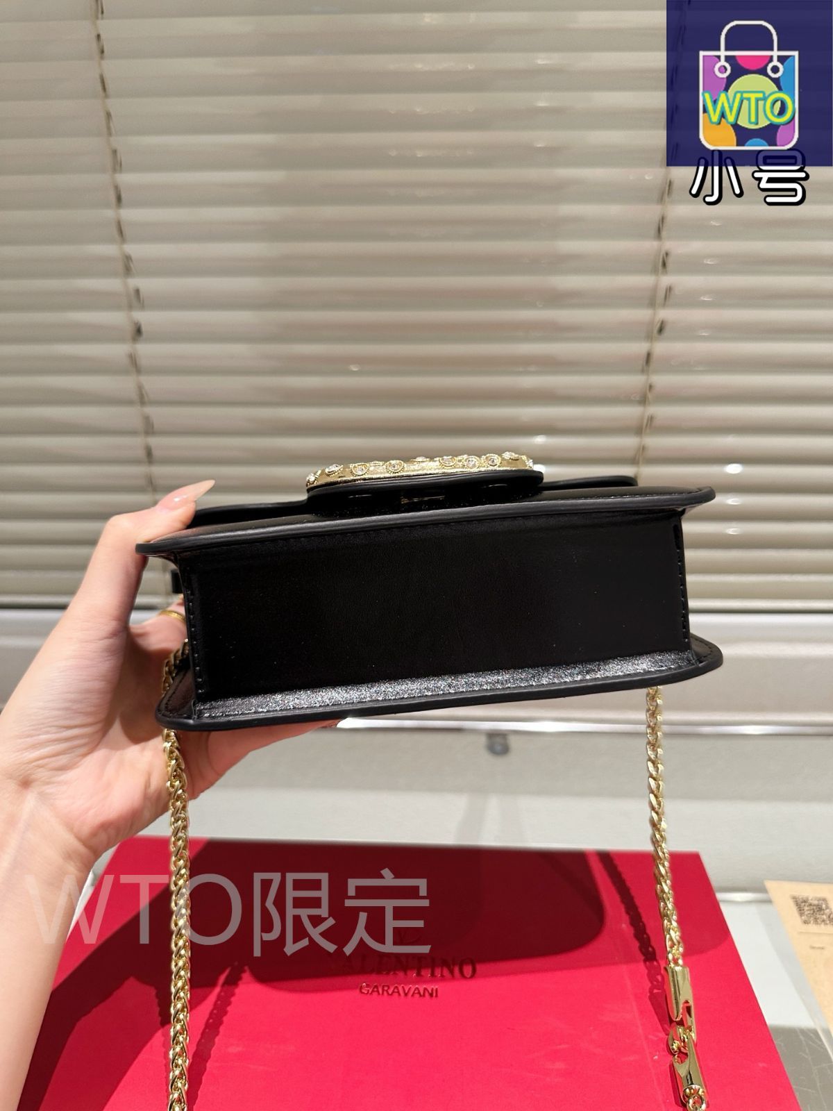 ★関税込み★【VALENTINO GARAVANI】ショルダーバッグ ブラック Valentino Garavani ロックスタッズ ショルダーバッグ S