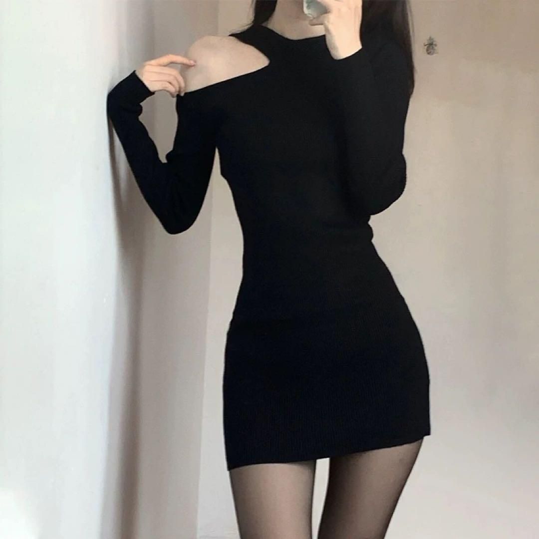 大人っぽいシンプルな黒のタイトドレス♪