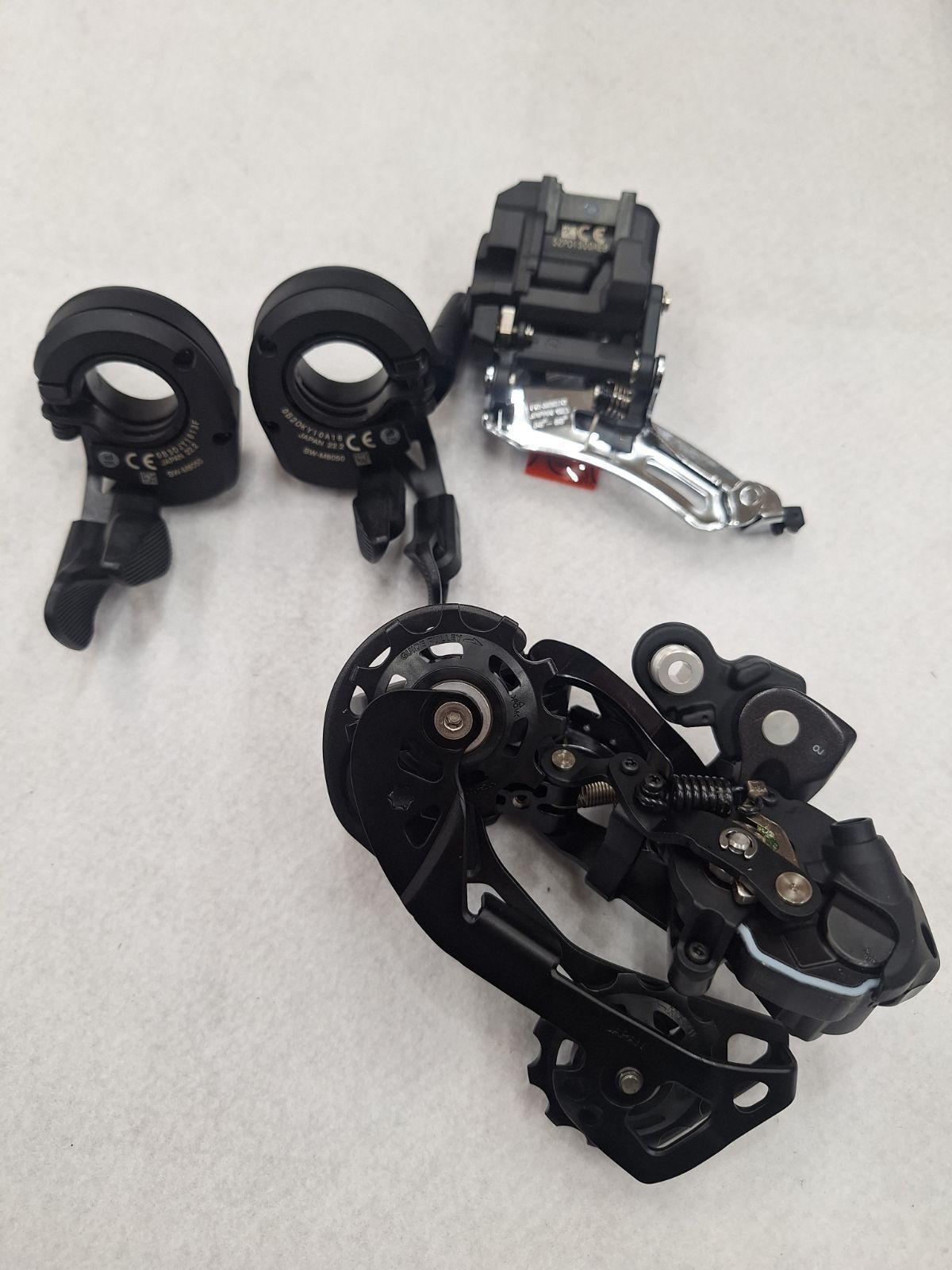 バッテリーなど付いてません