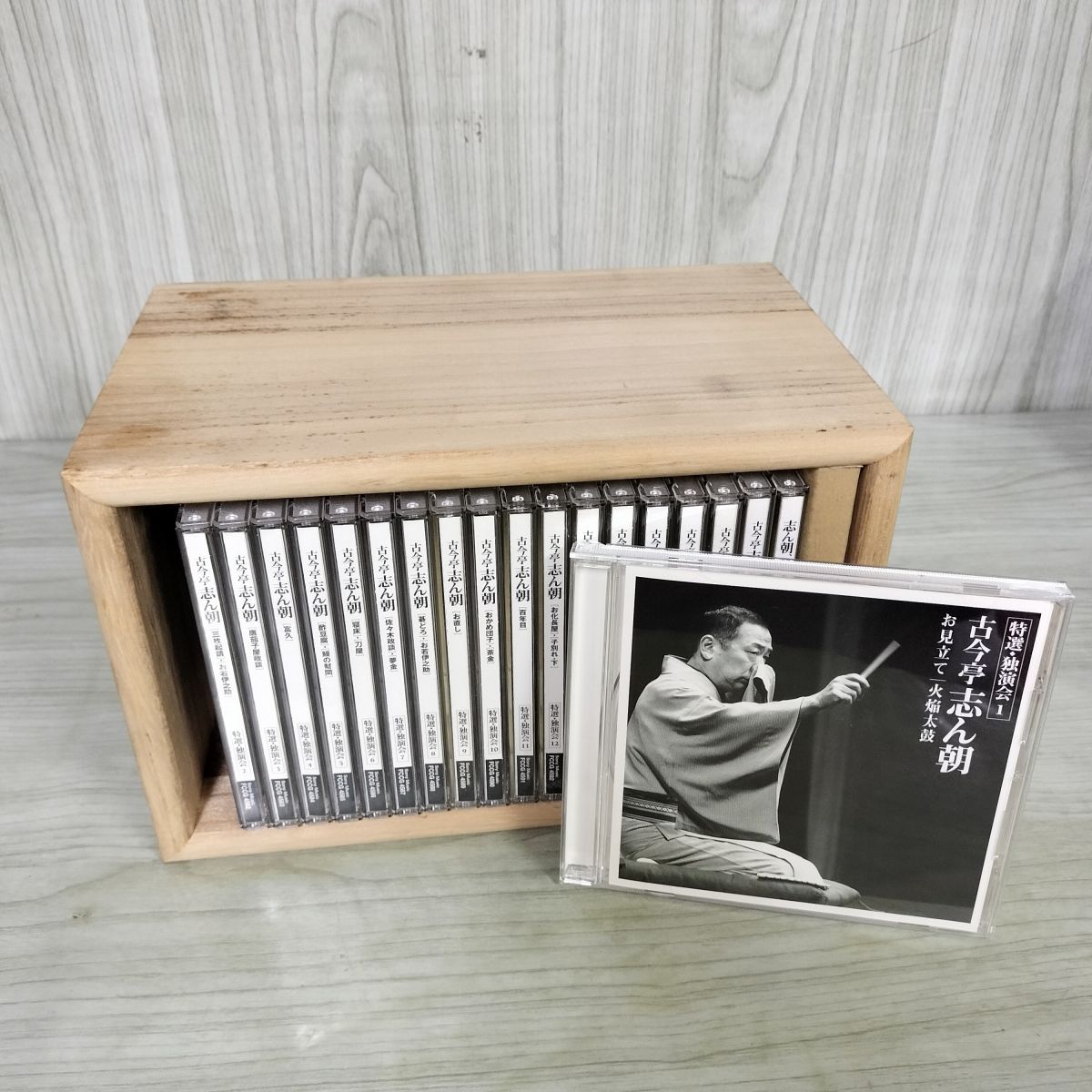 19CD 古今亭志ん朝 特選・独演会★収納ケース付★全19枚 CD 全19巻 古今亭志ん朝 特選 独演会 落語 専用ケース付 230020